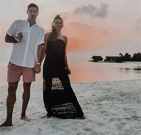 Anna Lewandowska Pokaza A Zdj Cie W Bikini Ma Ju Naprawd Du Y Brzuszek A Czego Nie Je W Ci Y