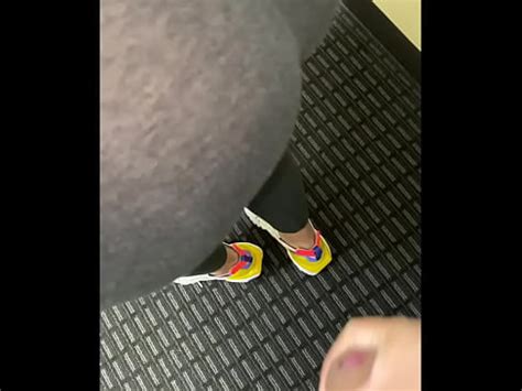 Las Burlas P Blicas Conducen A Un Poco De Diversi N En Las Escaleras Xvideos