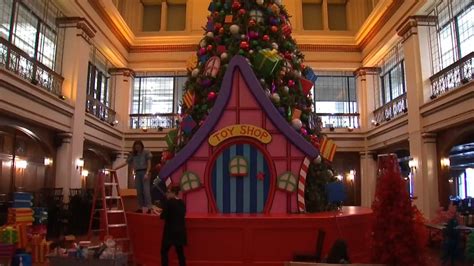 How Many Days Until Christmas? Macy’s Walnut Room Christmas Tree is ...