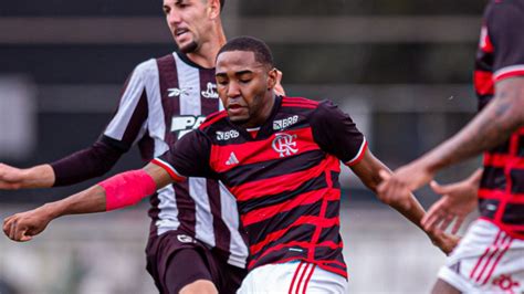 Lorran Comemora Gol Contra O Botafogo Ap S Descer De Categoria Para