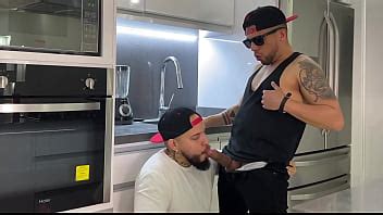 Après la salle de sport on se suce la bite pour se détendre XVIDEOS