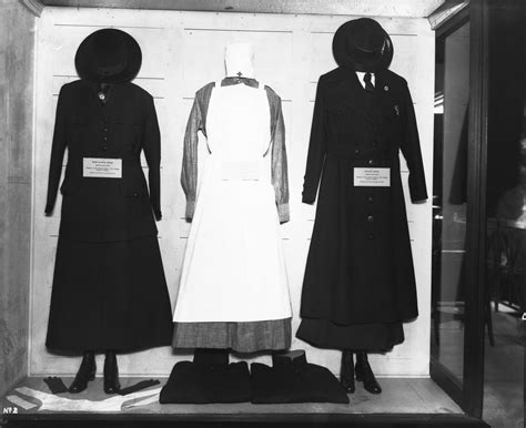 Ww1 Us Womens Uniforms Left To Right Nurses Outdoor Uniform