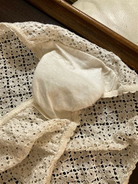 Vintage NWT S Bali Studio Lace Bikini Panties Gem