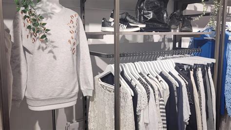 Richmond charity shop - Yorkshire Cancer Research