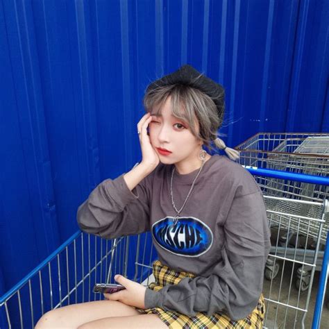 Hot girl sinh năm 1999 nhuộm tóc liên tục trong 5 năm và không có ý định dừng lại