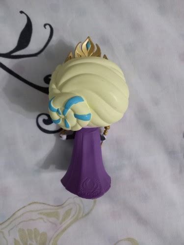 Funko Pop Disney Frozen Coronation Elsa Hot Topic Disney Frozen