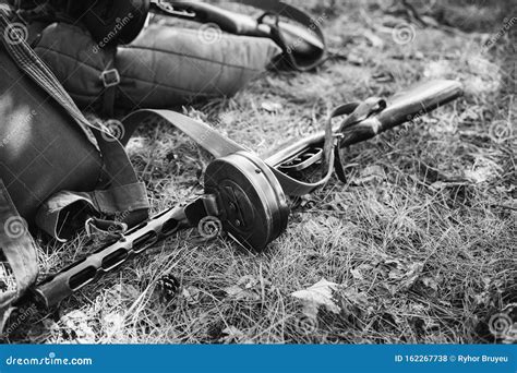 world war ii soviet red army weapon submachine gun ppsh  ground