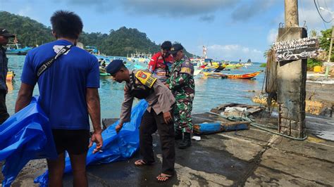 Mayat Pria Tak Dikenal Ditemukan Mengapung Di Perairan Sendangbiru