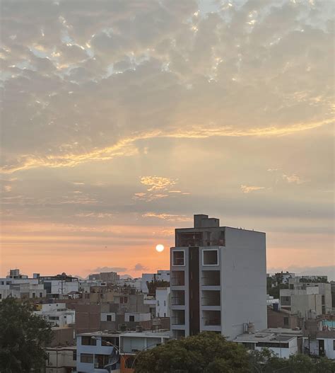 [OC] Sunset over Lima, Peru. [3024x3363] : r/SkyPorn