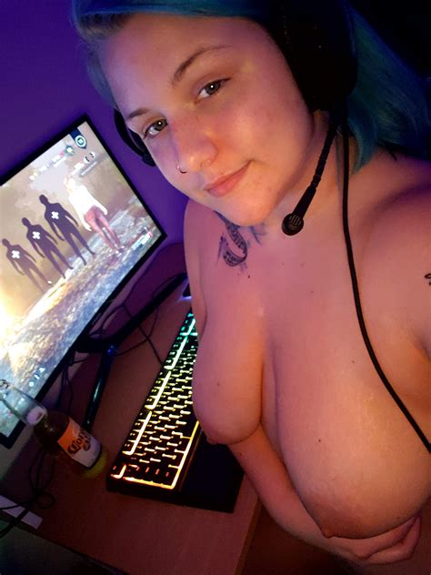 F Currently Playing Dead By Daylight Butt Naked With My Ass Plugged R Gwnerdy