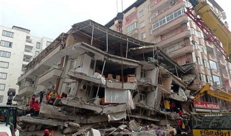 Centenares De Muertos Y Miles De Heridos En El Terremoto Que Ha Asolado