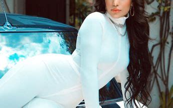 Kimberly Loaiza luce más sensual que nunca con ajustado bikini Telediario México