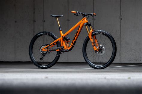 2022 Pivot Firebird Blister