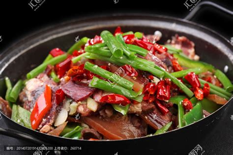 干锅带皮牛肉中国菜系食品餐饮摄影汇图网