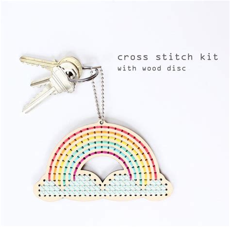 Брелок из дерева с вышивкой | Cross stitch kit, Cross stitch ...