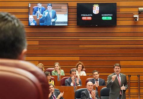 Mañueco advierte que defenderá a Castilla y León en Europa y Tudanca le