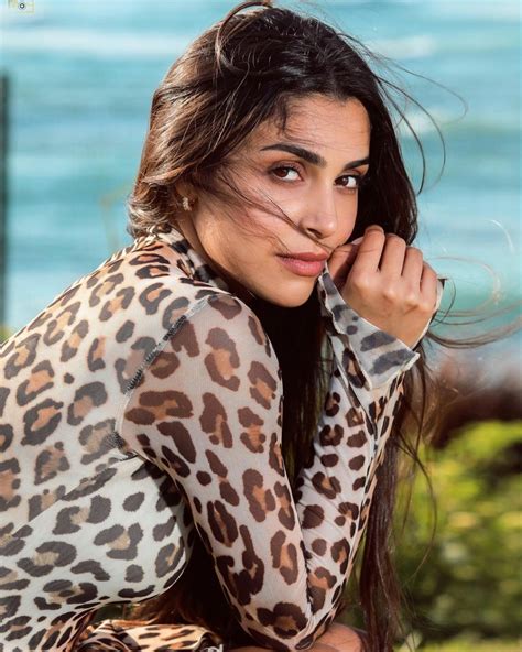 2002 / Yasmina Zaytoun / Miss Universe LEBANON 2022