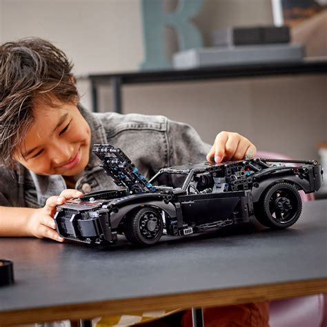 Купить Конструктор Бэтмен: Бэтмобиль Lego Technic 42127 Курьерская ...