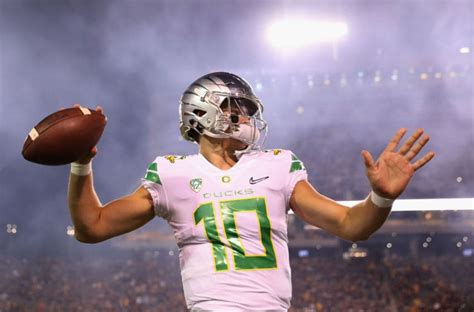 2020 Nfl Draft Oregons Justin Herbert Is Quietly Still Qb1