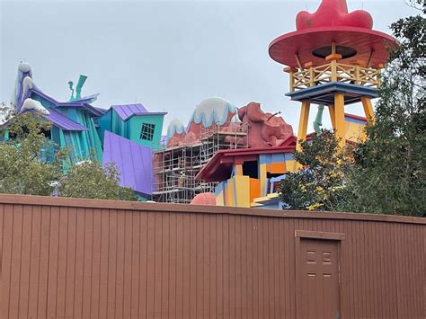 PHOTOS: Scaffolding Up for Refurbishment of Dudley Do-Right's Ripsaw ...