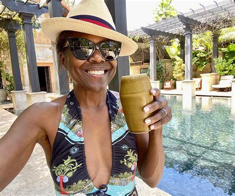 Sexy New Deborah Roberts Bikini Pics