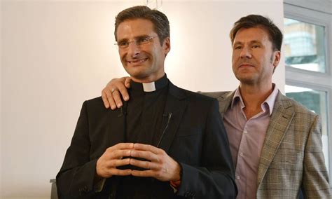 Vaticano Dispensa Padre Ap S Ele Revelar Ser Gay Jornal O Globo