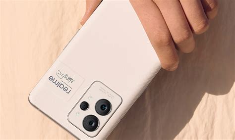 Новости — Realme показала свой первый премиум-флагман с «бумажным» дизайном