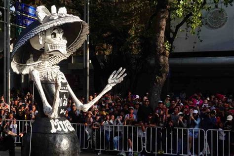 Desfile del Día de Muertos James Bond influyó o cuál es su origen en