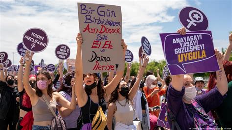 Women Rally In Istanbul Before Rights Treaty Formal Exit Dw 06 19 2021