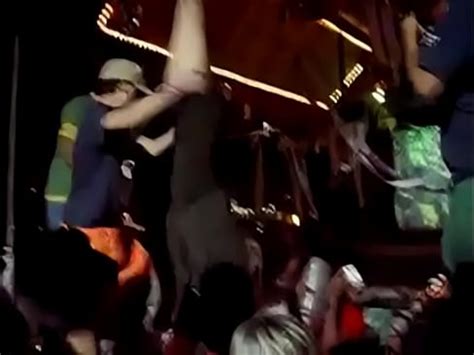 Enf Tetas Expuestas En Una Fiesta Dando Vueltas Al Rev S Xvideos