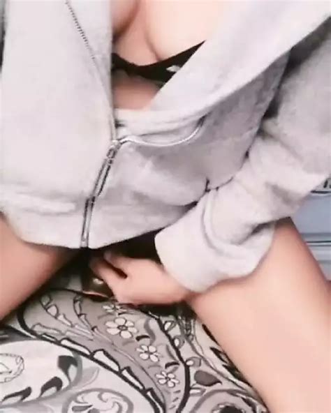 Chica Con Una Vagina Peque A Quiere Probar Un Consolador Grande Xhamster