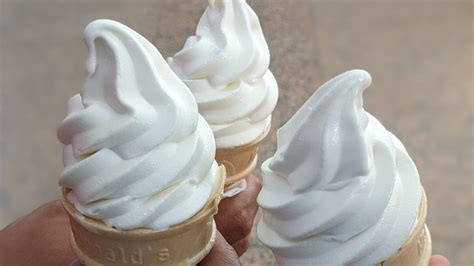 The Mcdonalds Ice Cream Hack That Turns Its Cones Into Sundaes