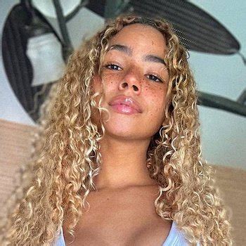 Helayna Marie Babe Page Watch This Adult Model On FreeOnes