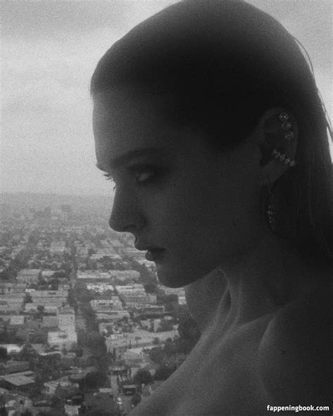 Charlotte Lawrence Nude OnlyFans Leaks Fappening FappeningBook