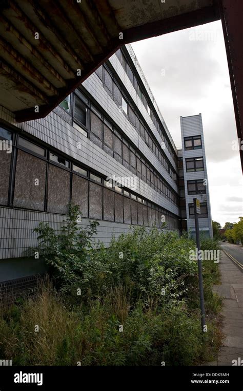 Empty Rundown Buildings In Runcorn Town Centre Cheshire Uk Stock