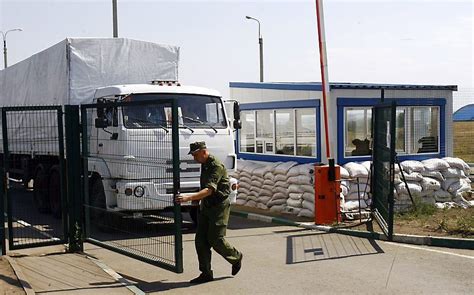 Eerste Trucks Met Hulpgoederen In Loehansk