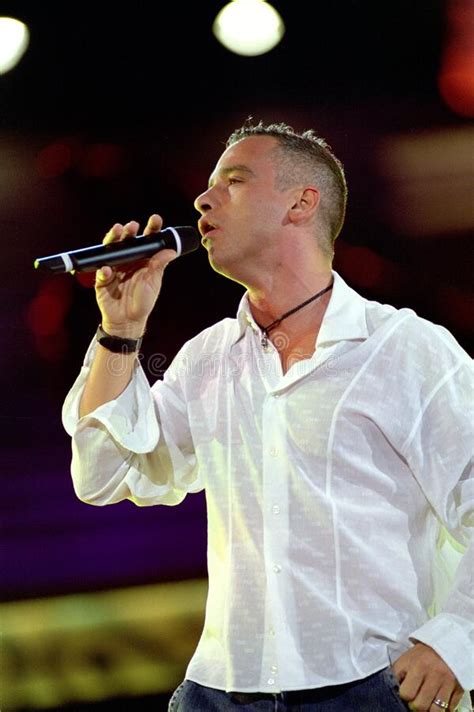 Eros Ramazzotti Durante El Concierto Imagen Editorial Imagen De