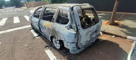 Carro Possivelmente Utilizado Em Homic Dio Encontrado Incendiado Em