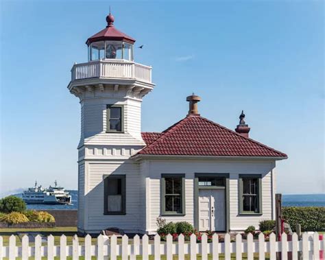 16 Puget Sound Lighthouses You Can Visit For Free