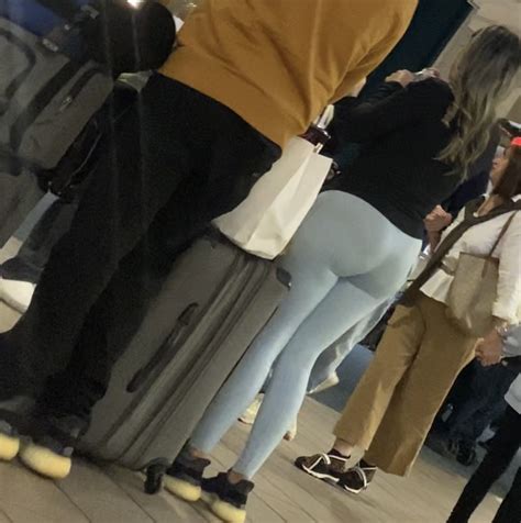 Latina In Blue Leggings Spandex Leggings Yoga Pants Forum