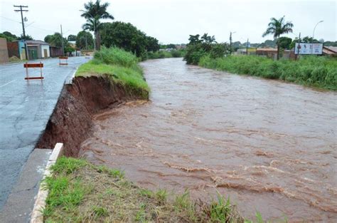 Eros O Engole Meio Fio Na Ernesto Geisel E Chuva Causa Alagamentos