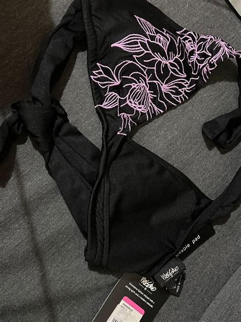 Mossimo Black Bikini Top Women S Fashion Swimwear Bikinis Swimsuits On Carousell