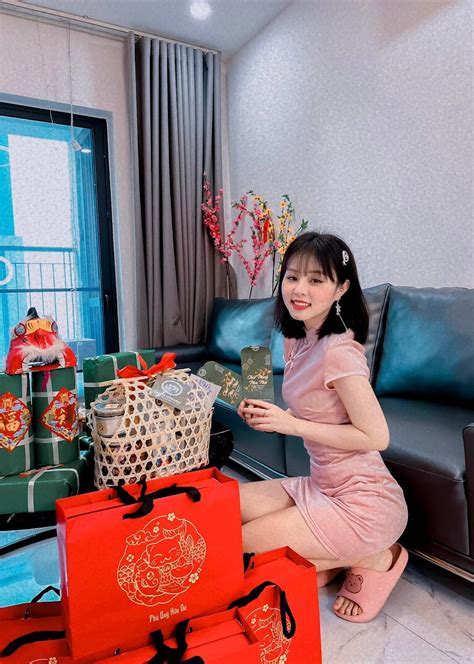 Ngọc Éng Từ hot girl Đại học Luật đến TikToker triệu view xinh như búp bê sống Hot KOLs