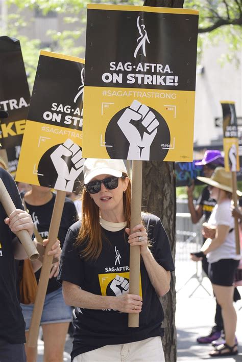 Julianne Moore Sag Aftra Picket Line Outside Nbc Rockefeller In Nyc