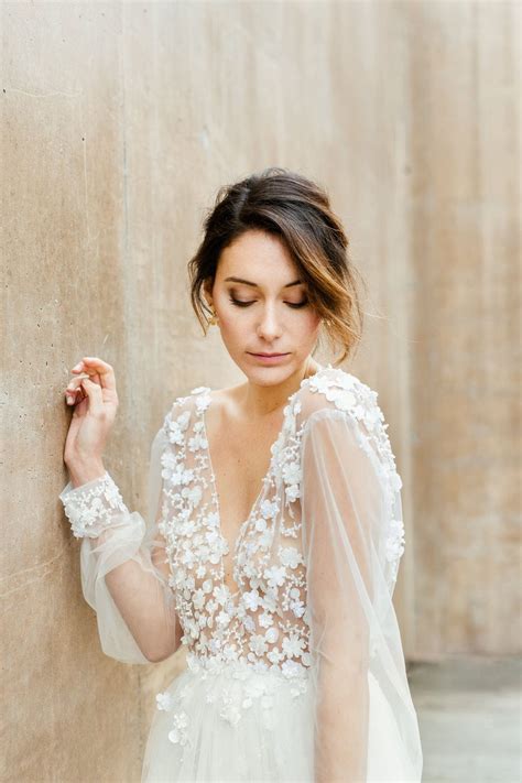 Un mariage en nude et noir à Strasbourg la mariee aux pieds nus