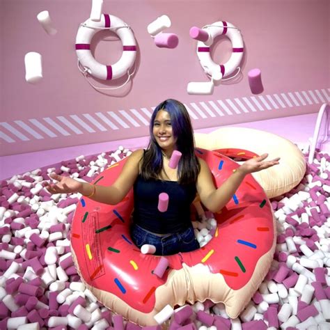 Hot Sexy Mikaelly Campos Bikini Pics