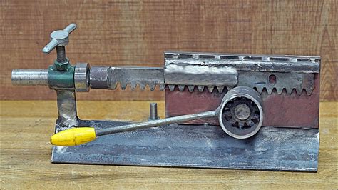 Крутой Орехокол Своими Руками Из Подручных Материалов - YouTube