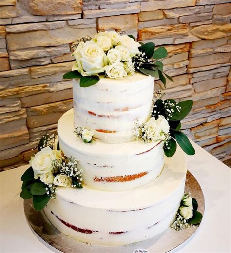 Semi Naked Cake Mit Blumen La Pralina
