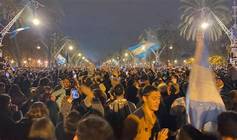 Videos Tremendo Festejo Argentino En Barcelona Por La Goleada De La