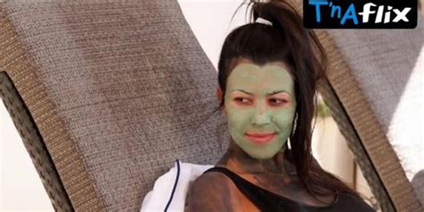 Kourtney Kardashian Thong Bikini Scene In Keeping Up With The Kardashians Tnaflix